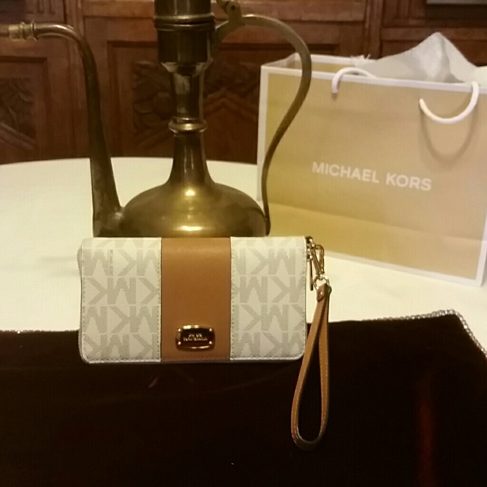 Michael Kors Signature Wristlet